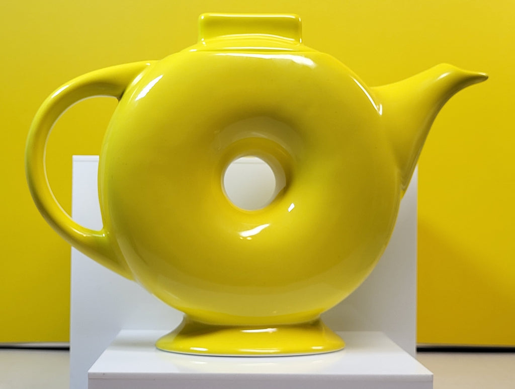 Vintage Hall Classics Canary Yellow "Donut" Teapot – 6-Cup Capacity – Excellent Condition