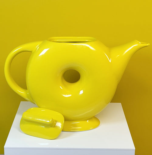 Vintage Hall Classics Canary Yellow "Donut" Teapot – 6-Cup Capacity – Excellent Condition