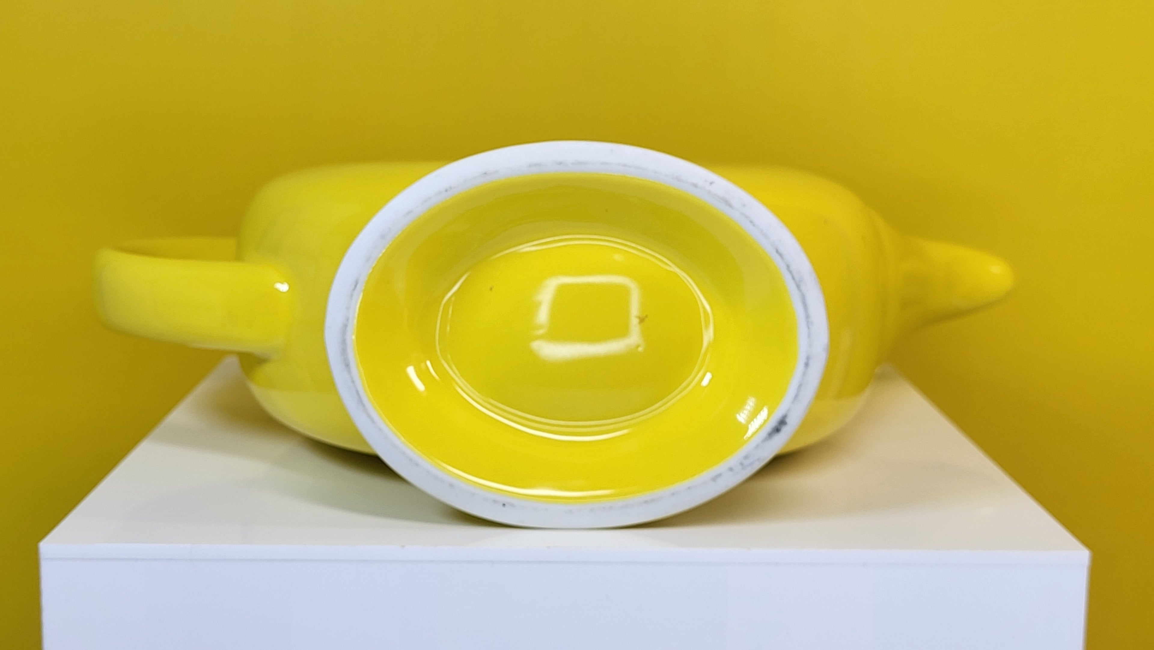 Vintage Hall Classics Canary Yellow "Donut" Teapot – 6-Cup Capacity – Excellent Condition
