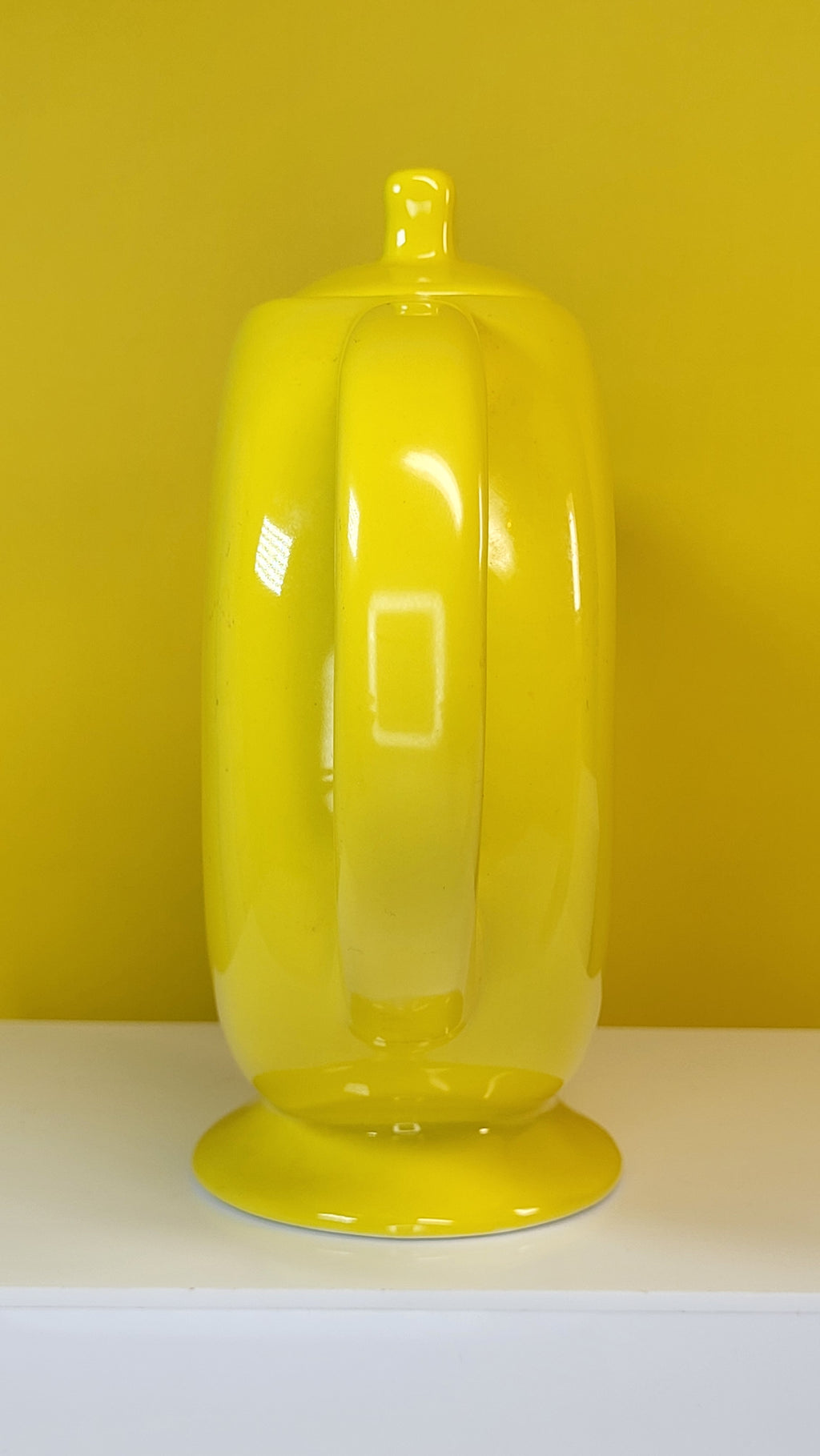 Vintage Hall Classics Canary Yellow "Donut" Teapot – 6-Cup Capacity – Excellent Condition